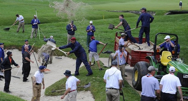 Trabajando en el bunker-golf