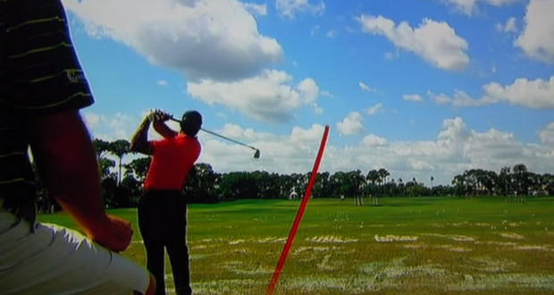 Vídeo de Tiger Woods pegando bolas campo de prácticas - Golf